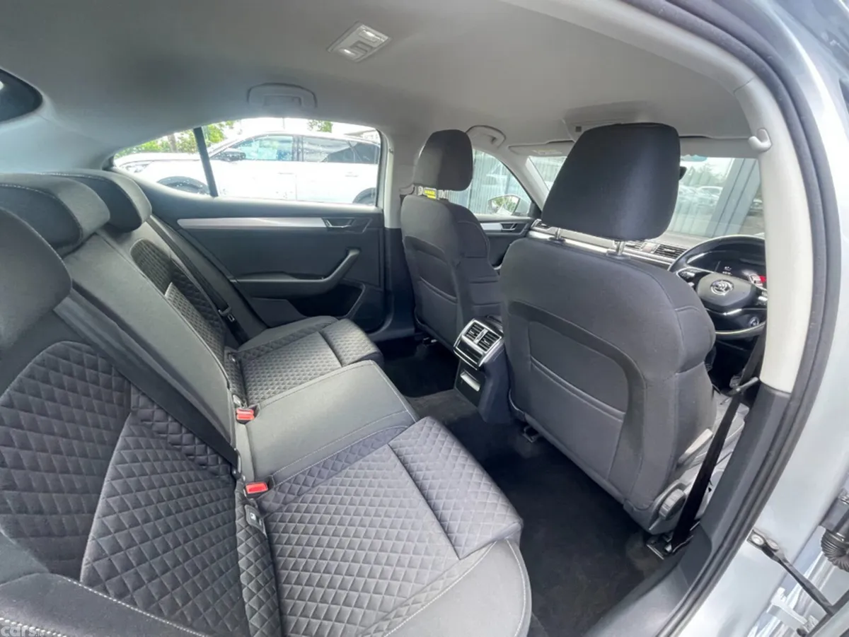 Skoda Superb Hatchback, Diesel, 2023, Grey