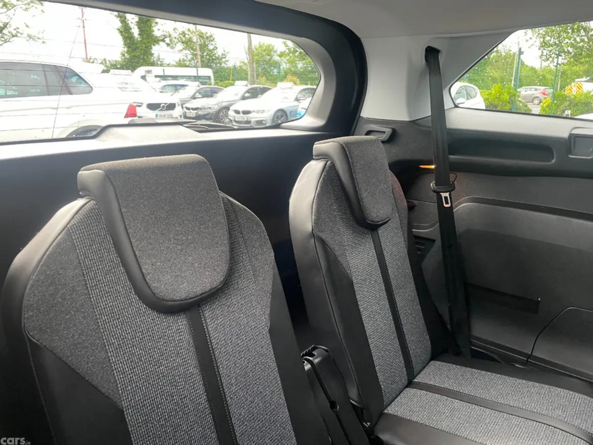 Peugeot 5008 MPV, Diesel, 2018, Blue