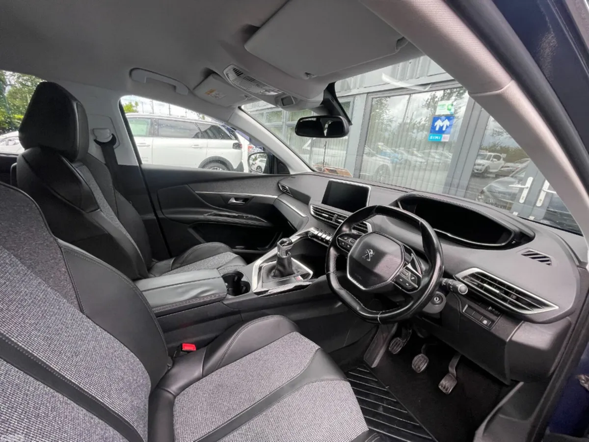 Peugeot 5008 MPV, Diesel, 2018, Blue