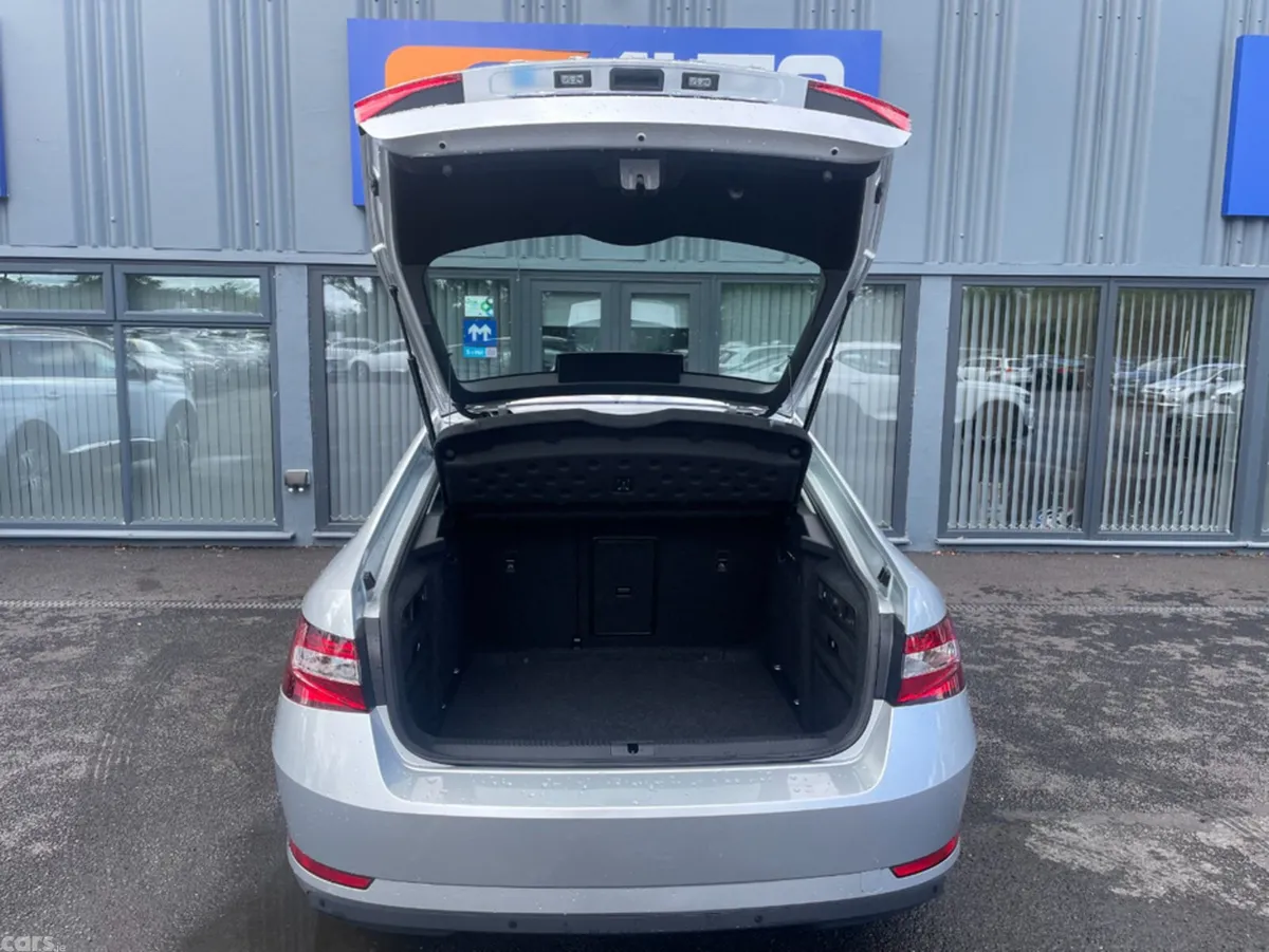 Skoda Superb Hatchback, Diesel, 2023, Grey