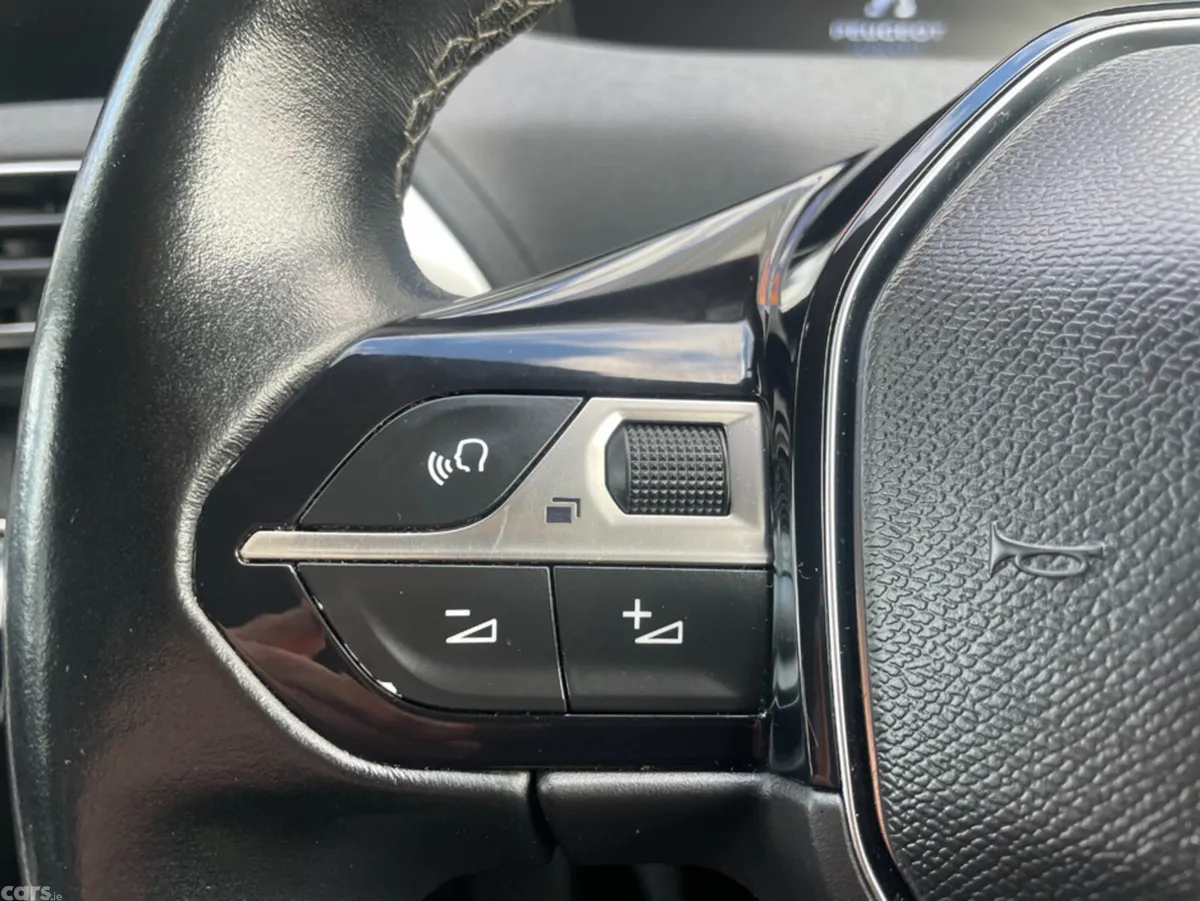 Peugeot 5008 MPV, Diesel, 2018, Blue