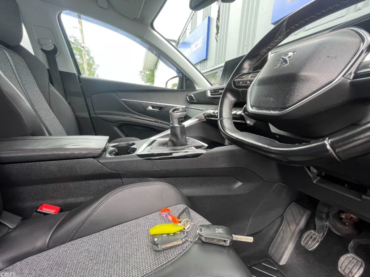 Peugeot 5008 MPV, Diesel, 2018, Blue