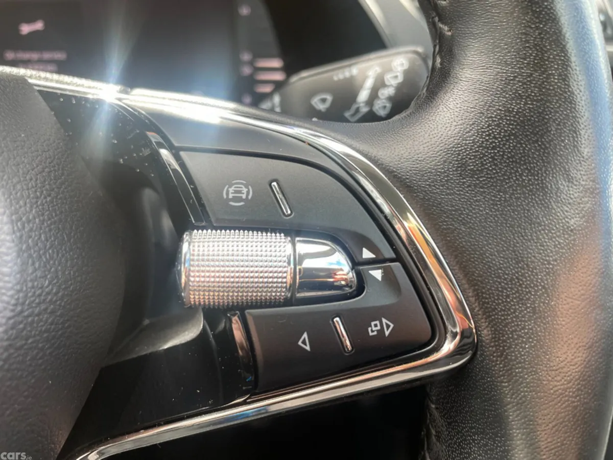 Skoda Superb Hatchback, Diesel, 2023, Grey