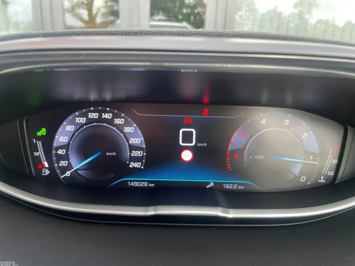 Peugeot 5008 MPV, Diesel, 2018, Blue