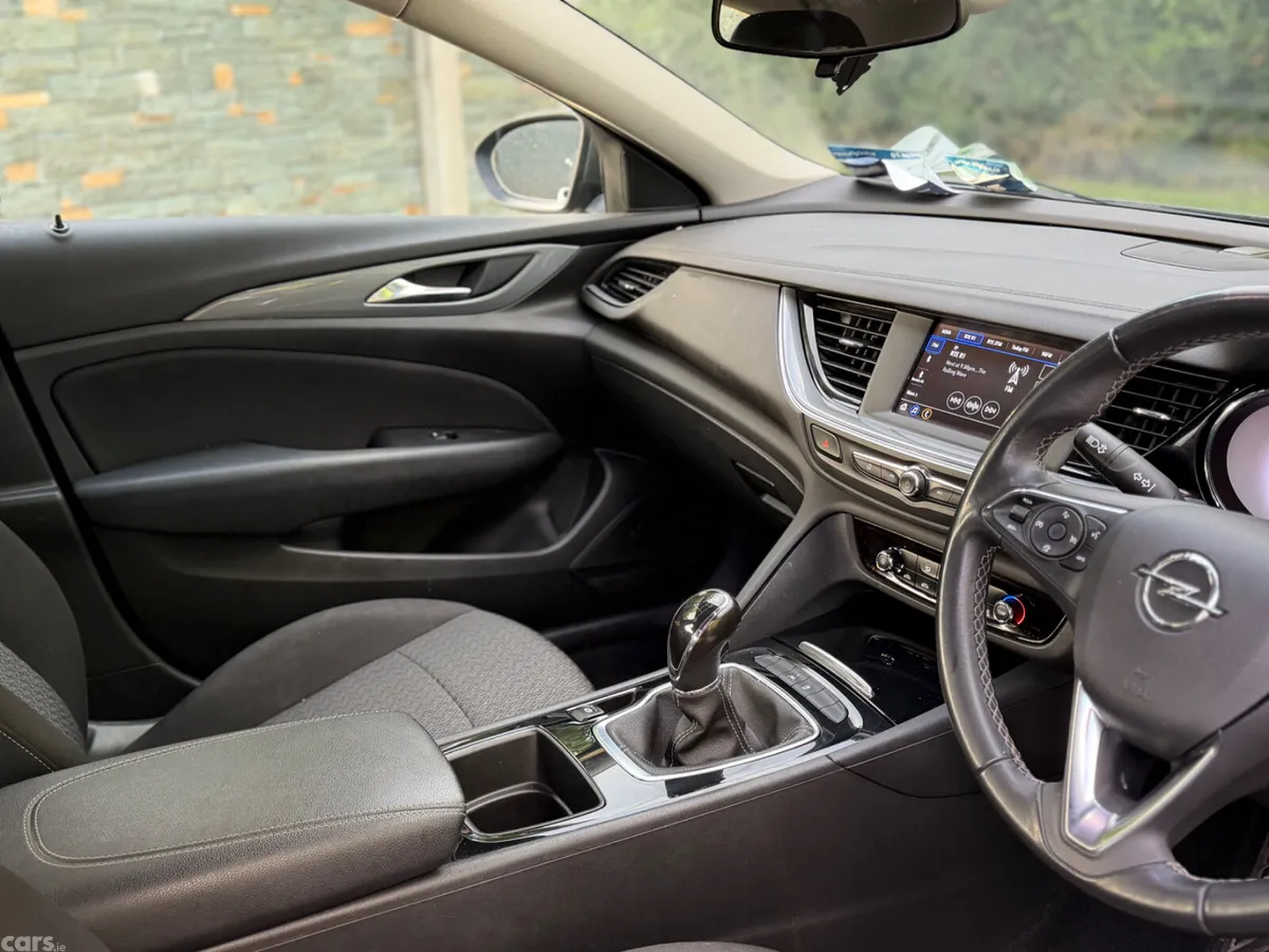 Opel Insignia Hatchback, Diesel, 2019, Grey