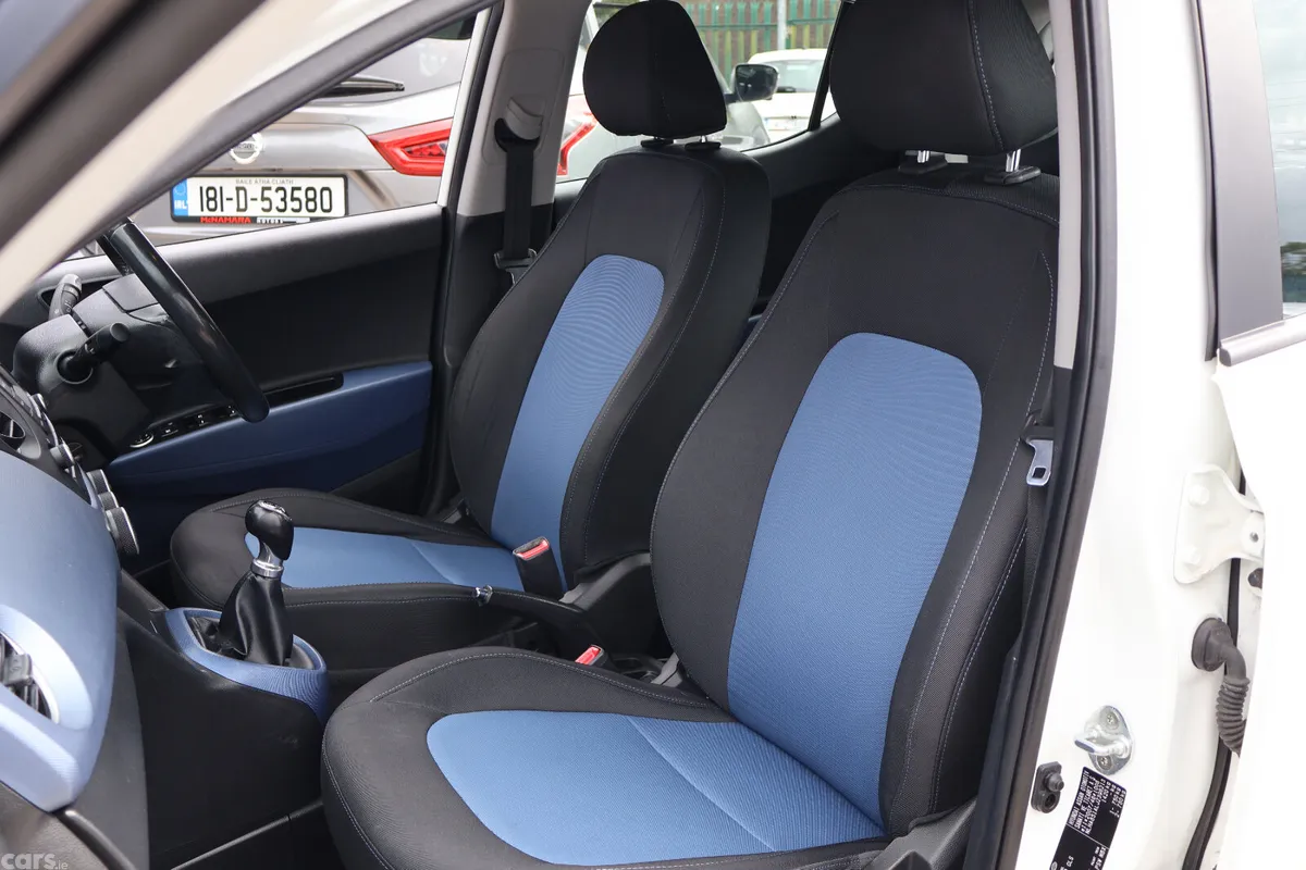 Hyundai i10 Hatchback, Petrol, 2018, White
