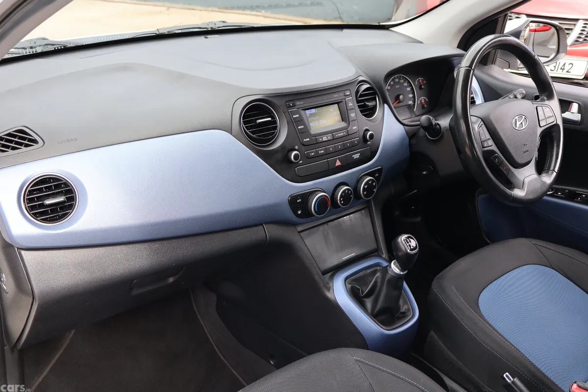 Hyundai i10 Hatchback, Petrol, 2018, White