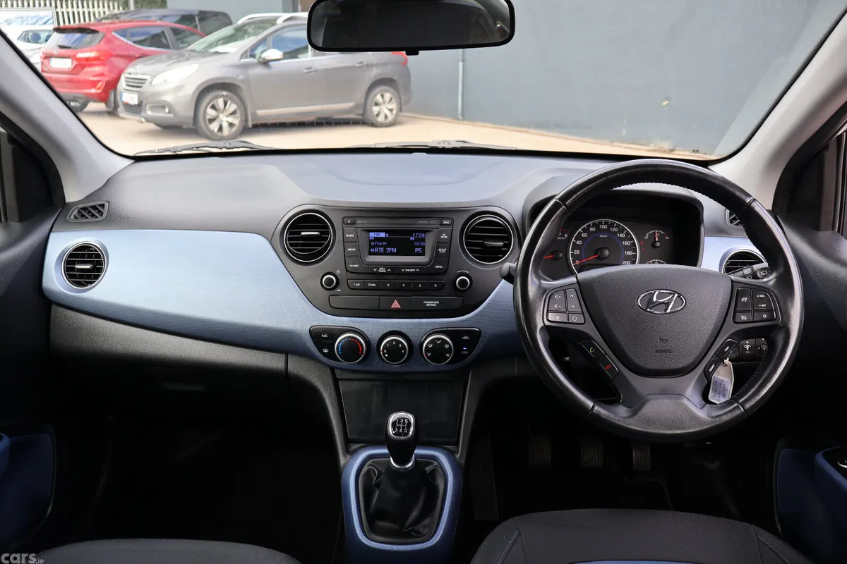 Hyundai i10 Hatchback, Petrol, 2018, White