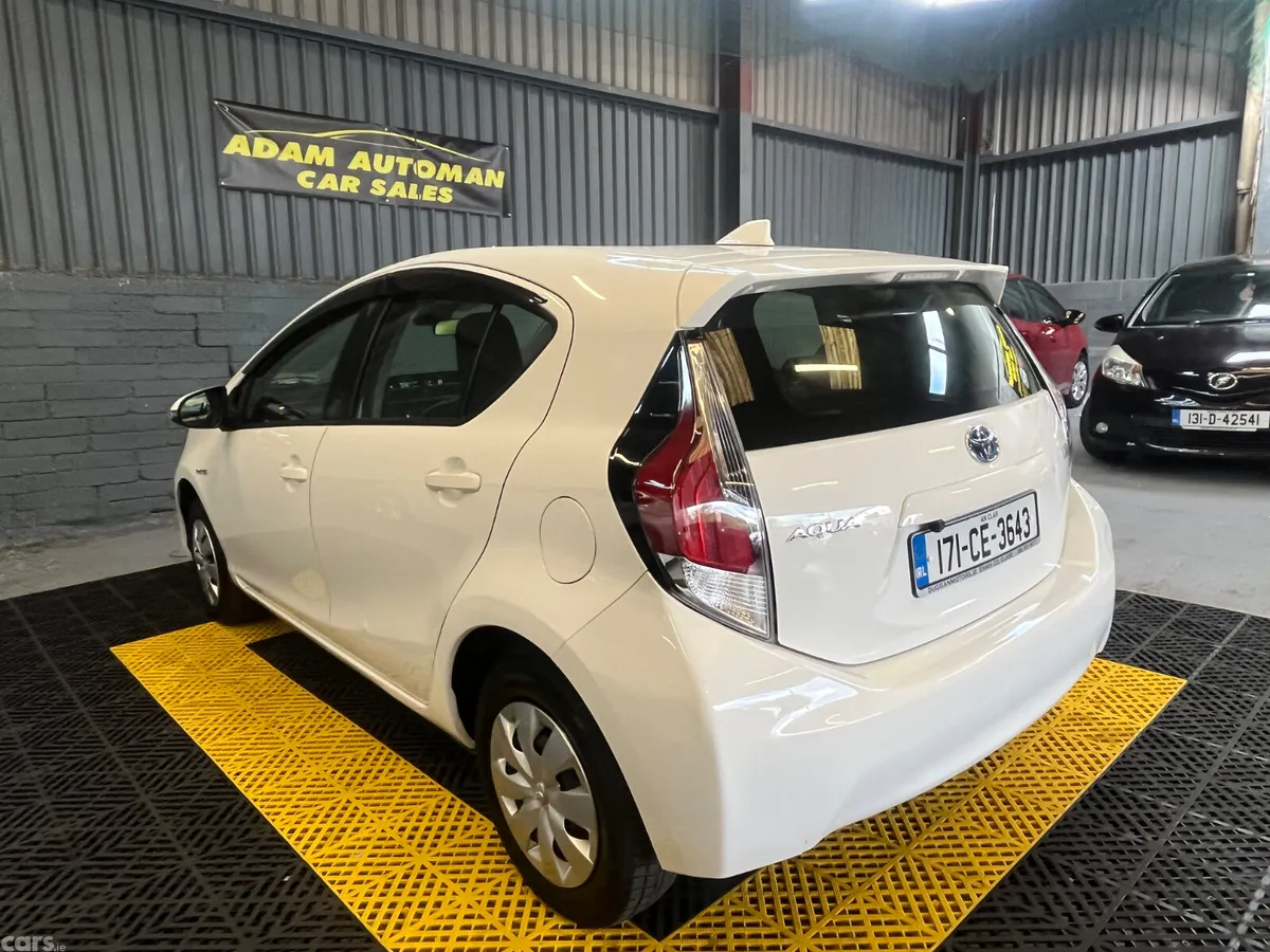 Toyota Aqua Hatchback, Petrol Hybrid, 2017, White