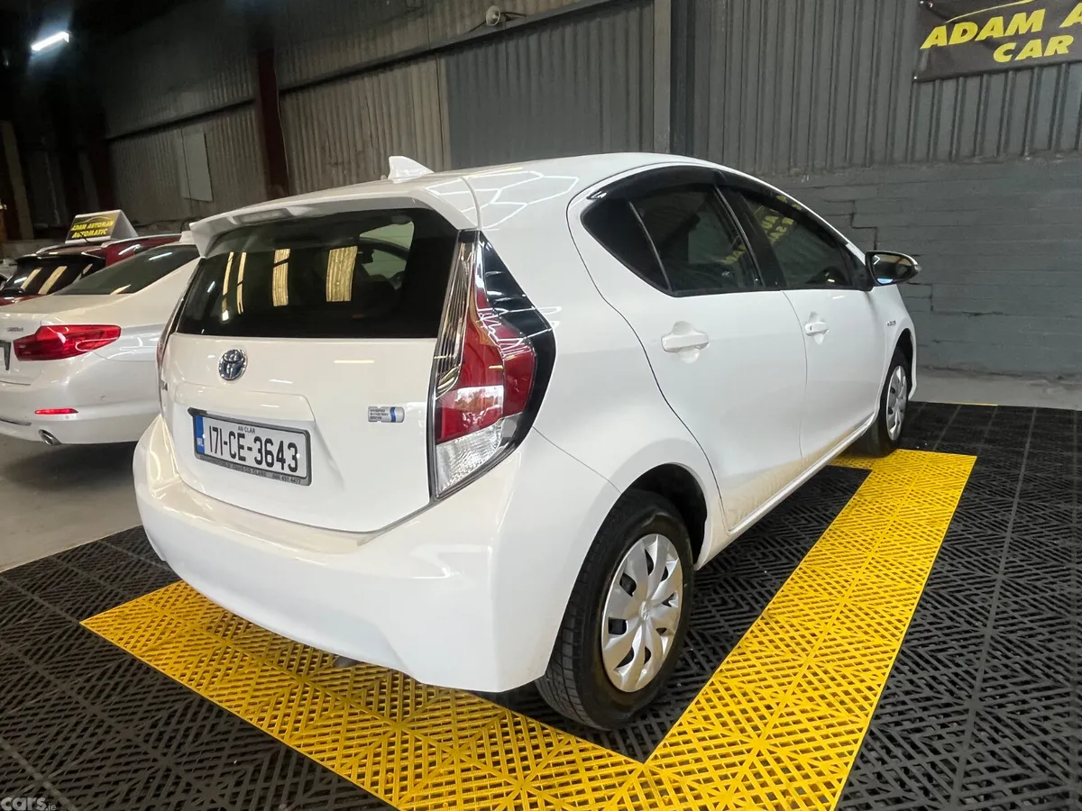 Toyota Aqua Hatchback, Petrol Hybrid, 2017, White