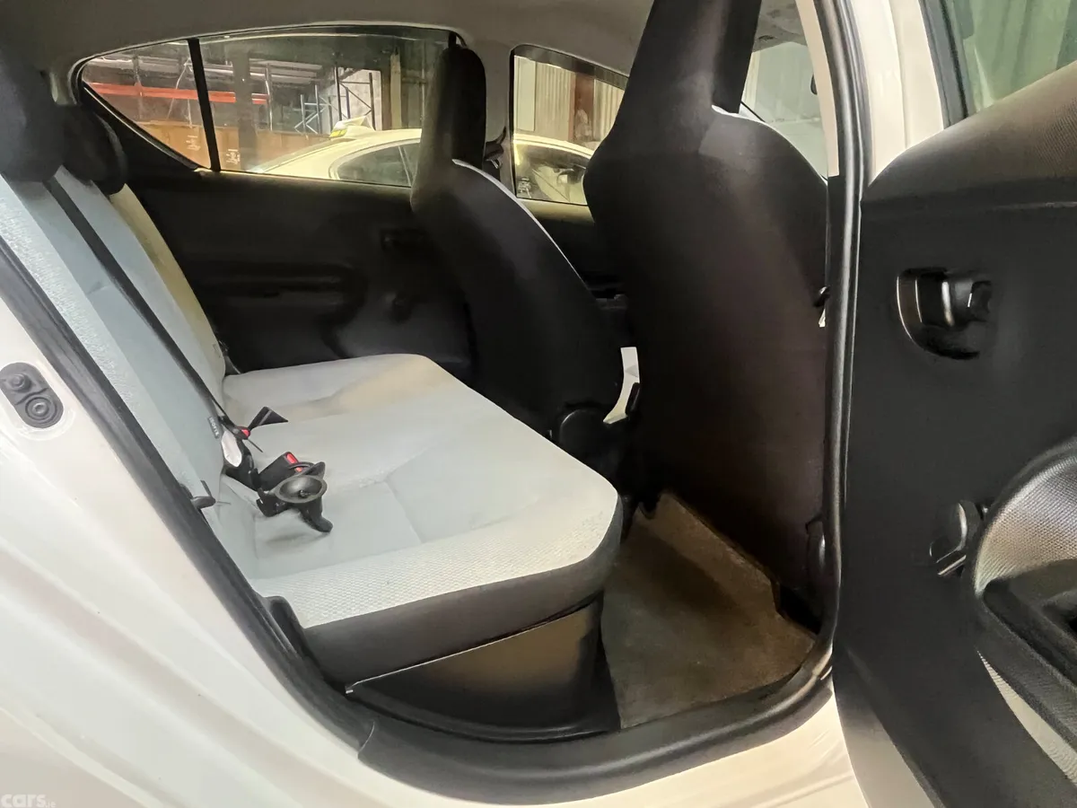 Toyota Aqua Hatchback, Petrol Hybrid, 2017, White