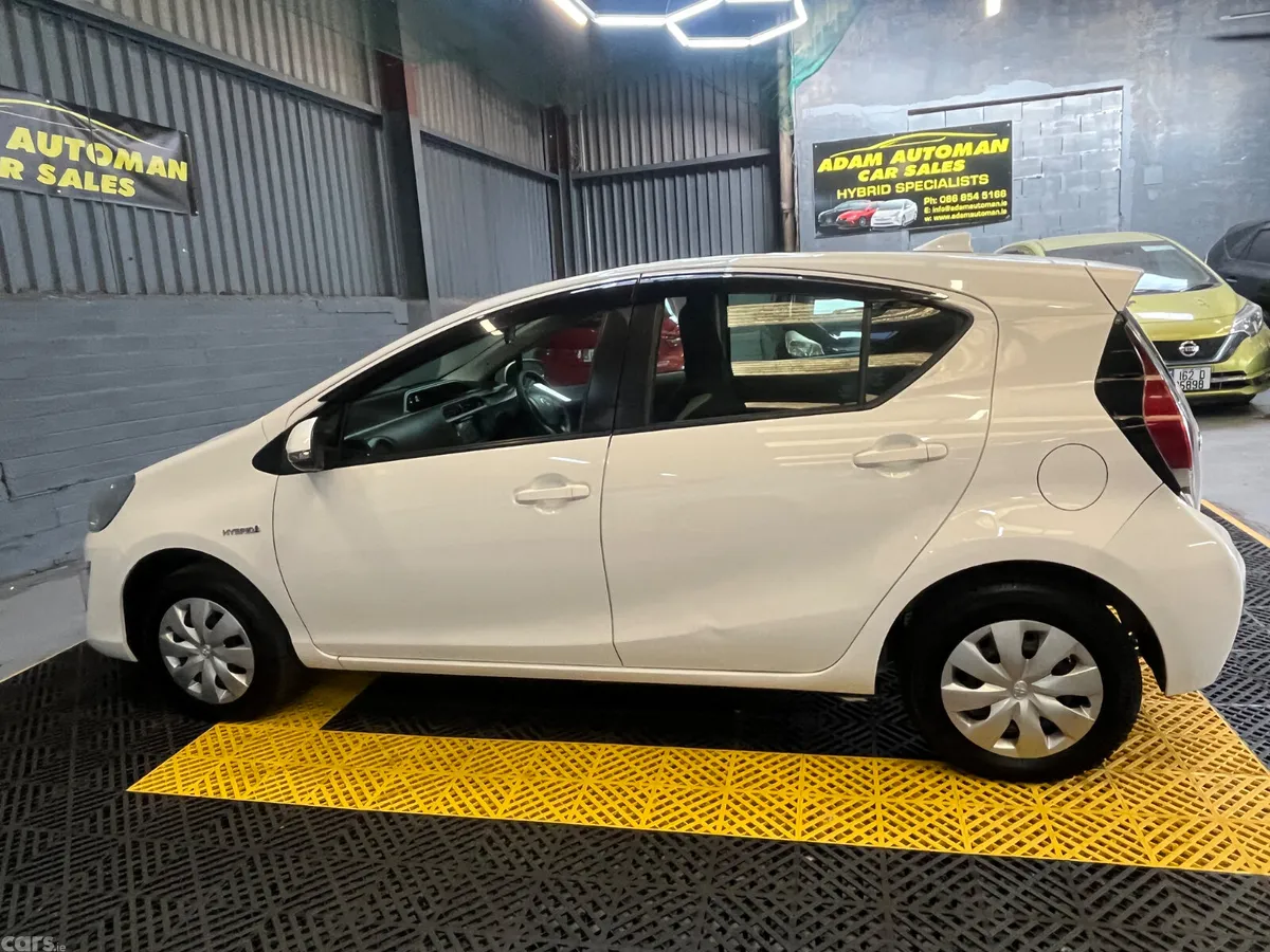 Toyota Aqua Hatchback, Petrol Hybrid, 2017, White