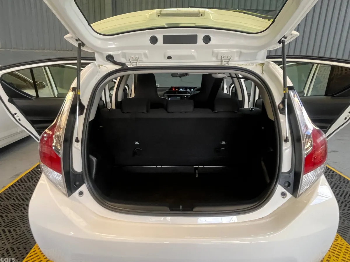 Toyota Aqua Hatchback, Petrol Hybrid, 2017, White
