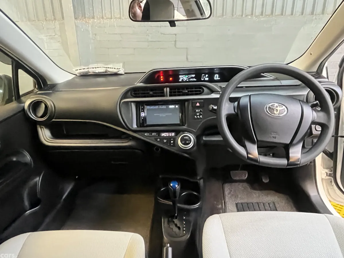 Toyota Aqua Hatchback, Petrol Hybrid, 2017, White