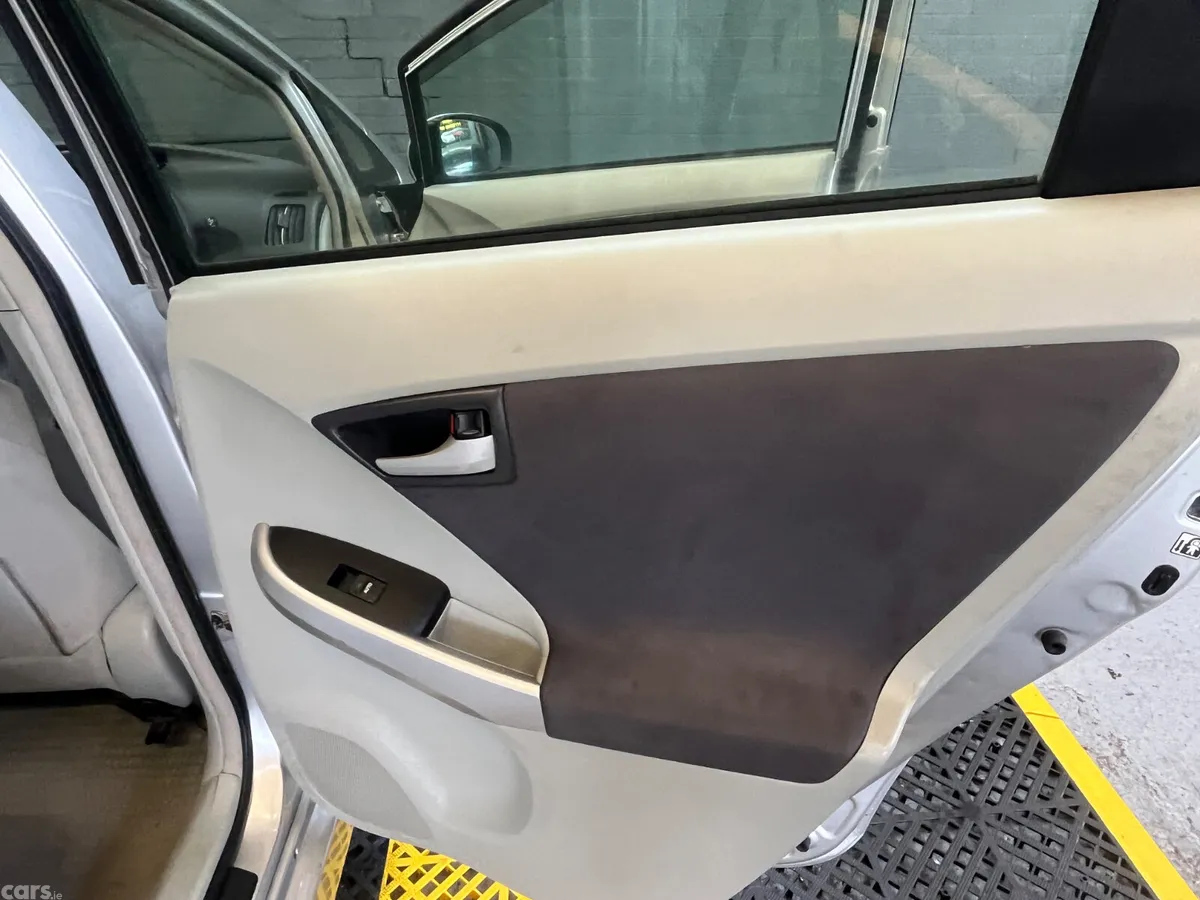 Toyota Prius Hatchback, Petrol Hybrid, 2010, Silver