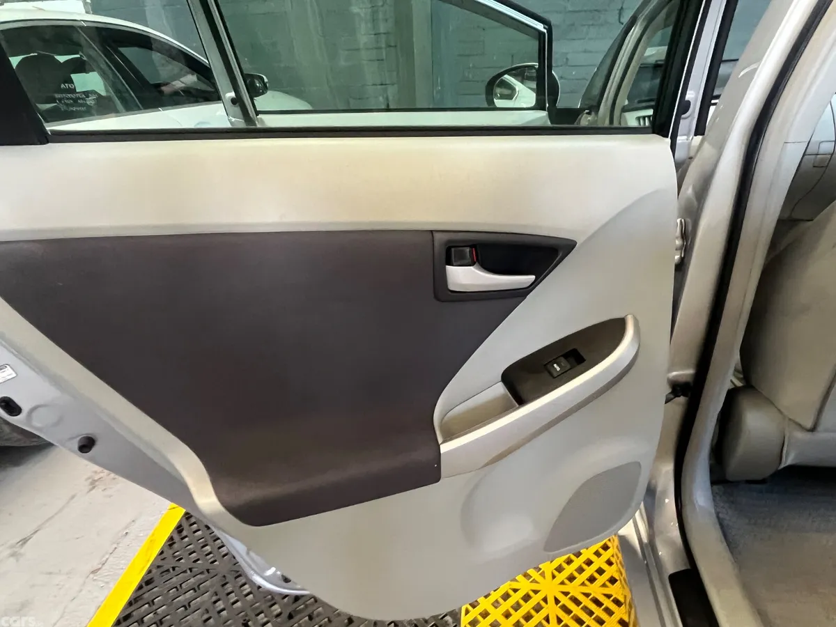 Toyota Prius Hatchback, Petrol Hybrid, 2010, Silver