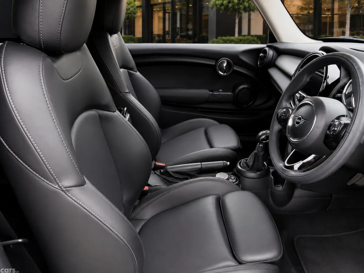 Mini Cooper Hatchback, Diesel, 2019, Red