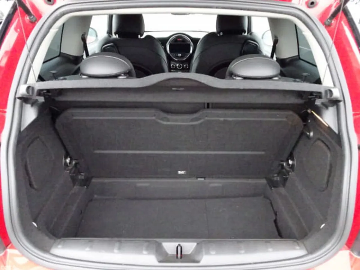 Mini Cooper Hatchback, Diesel, 2019, Red