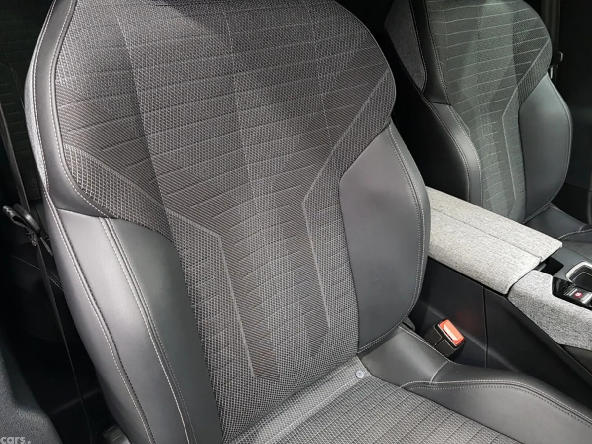 Peugeot 3008 MPV, Electric, 2024, Grey