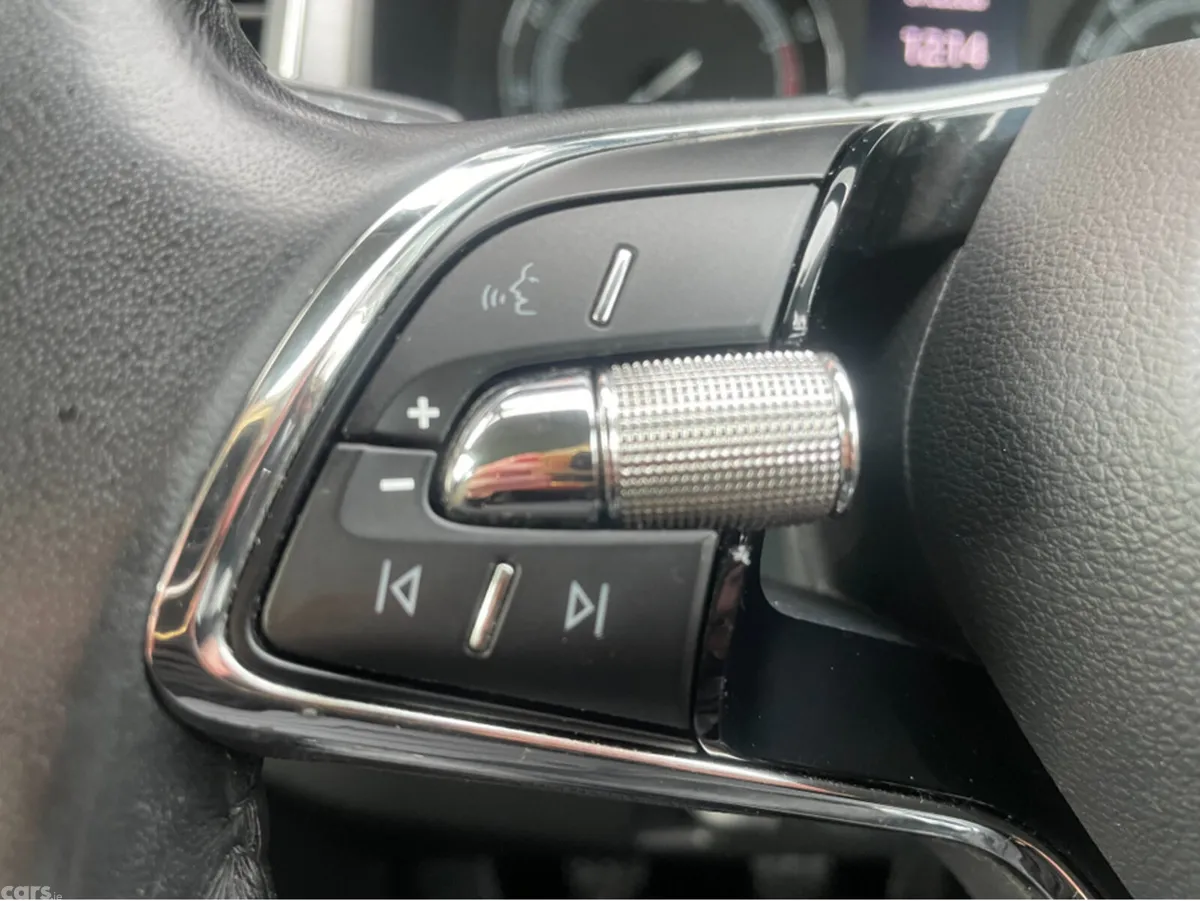 Volkswagen Golf Hatchback, Petrol, 2019, Grey