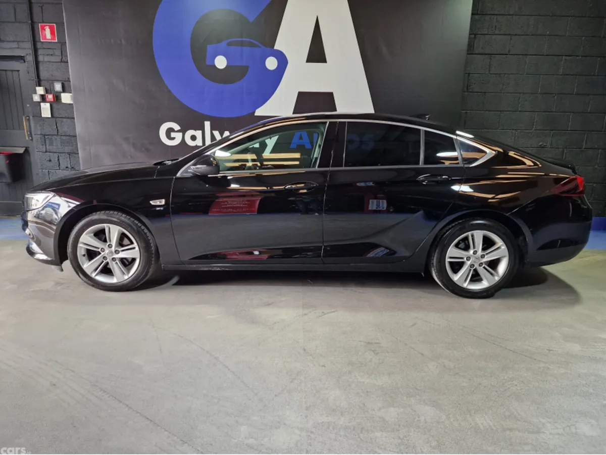 Opel Insignia Hatchback, Diesel, 2018, Black