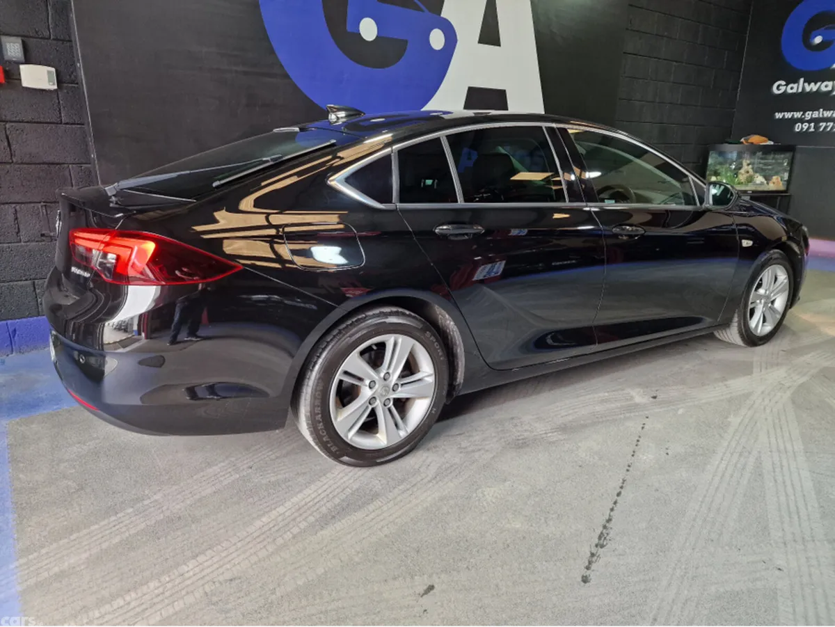 Opel Insignia Hatchback, Diesel, 2018, Black