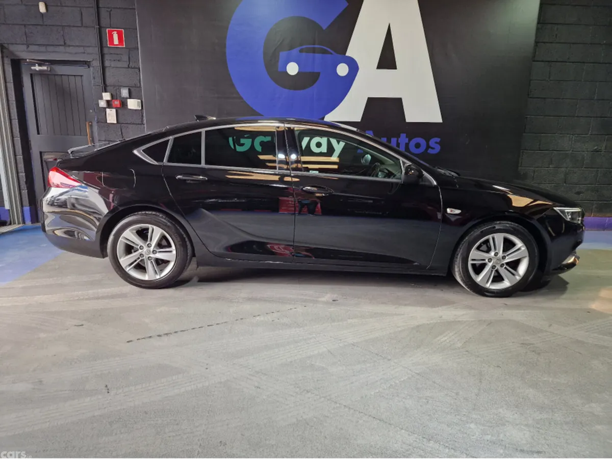 Opel Insignia Hatchback, Diesel, 2018, Black