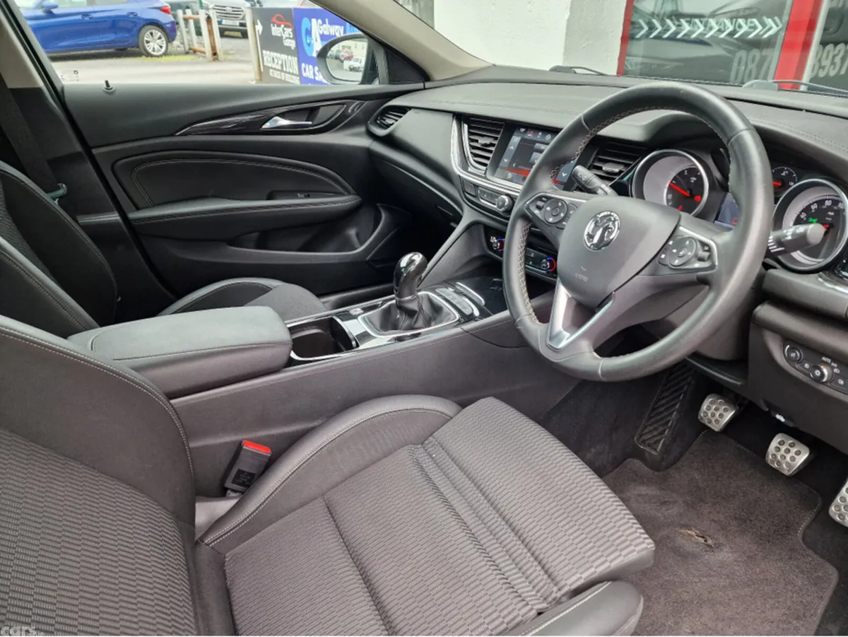 Opel Insignia Hatchback, Diesel, 2018, Black