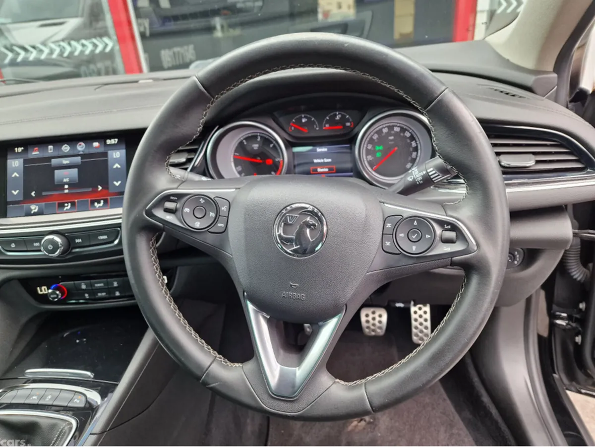 Opel Insignia Hatchback, Diesel, 2018, Black
