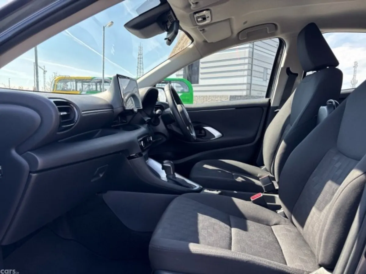 Toyota Yaris Hatchback, Petrol Hybrid, 2024, Grey