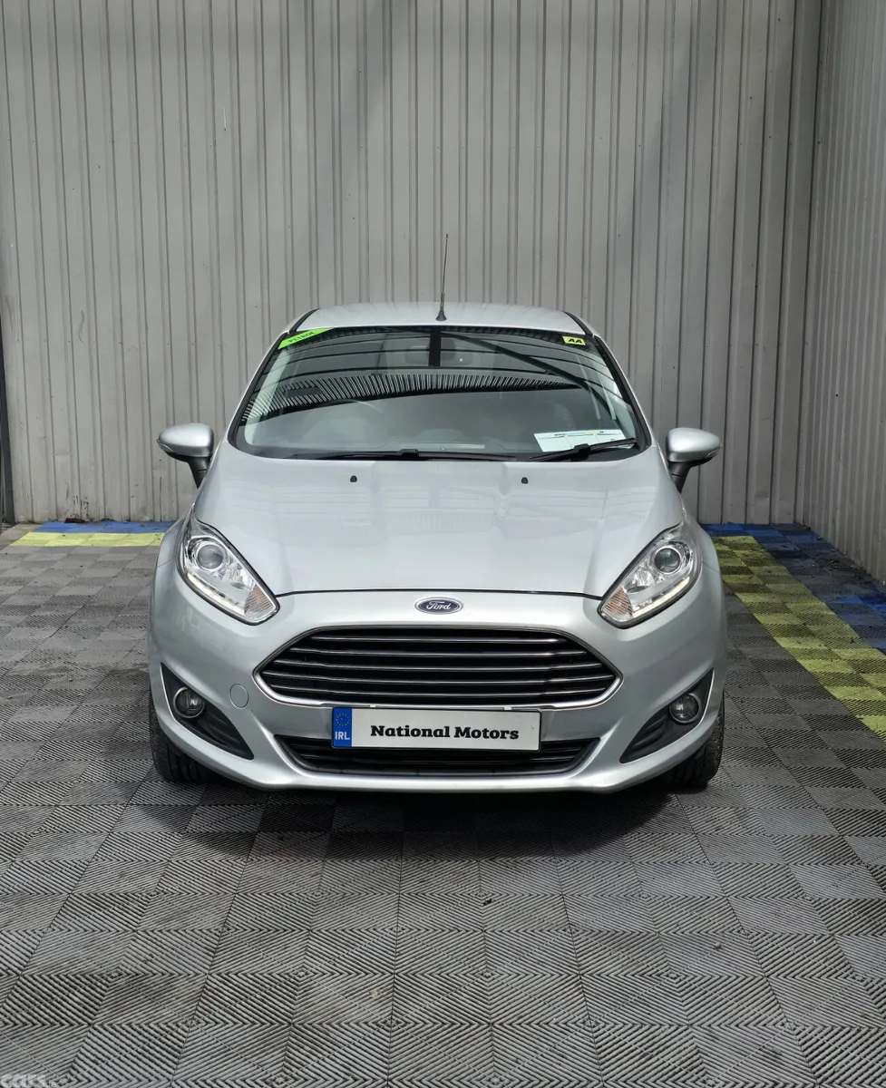 Ford Fiesta Hatchback, Petrol, 2014, Silver