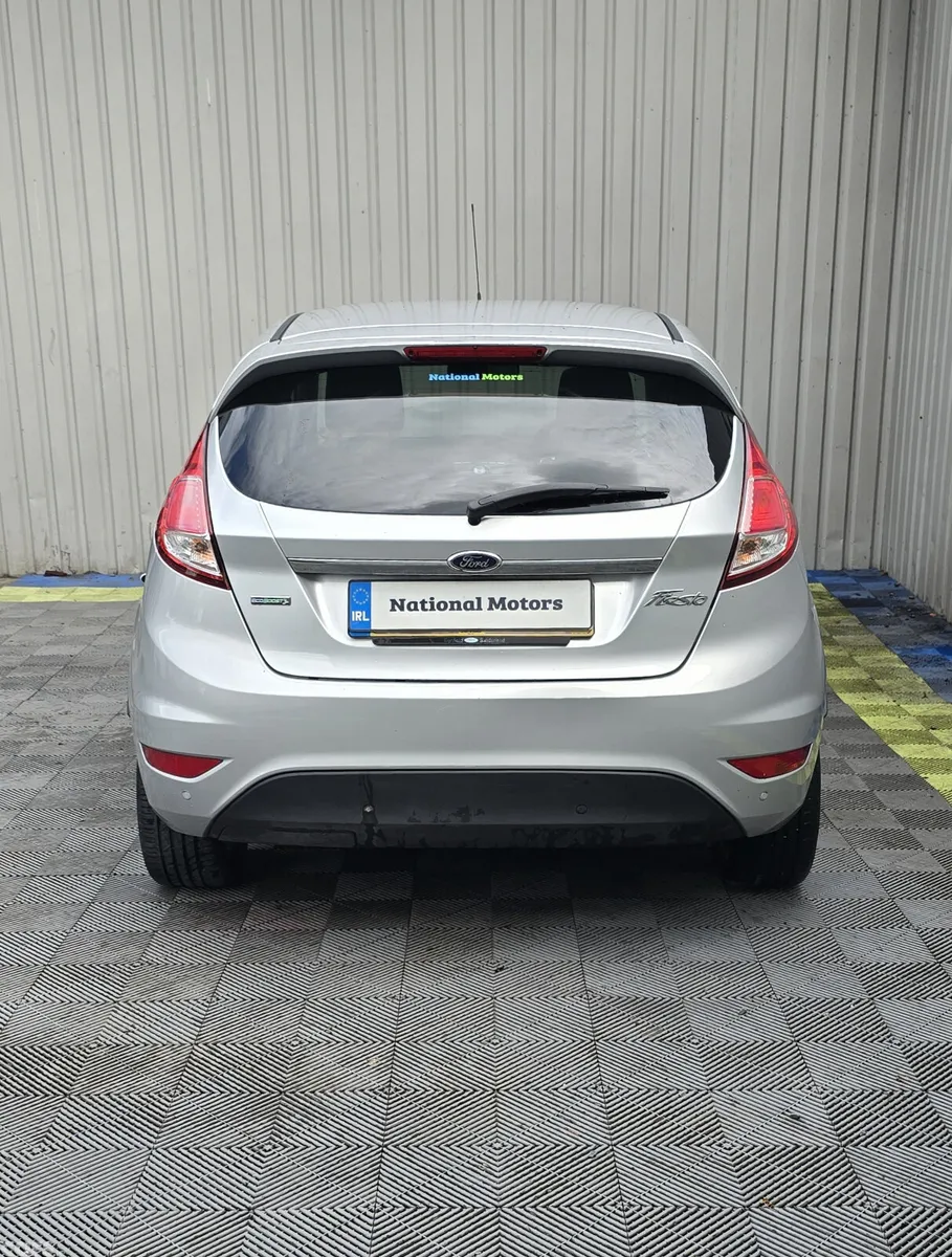 Ford Fiesta Hatchback, Petrol, 2014, Silver