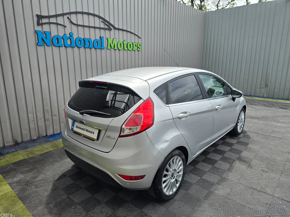 Ford Fiesta Hatchback, Petrol, 2014, Silver