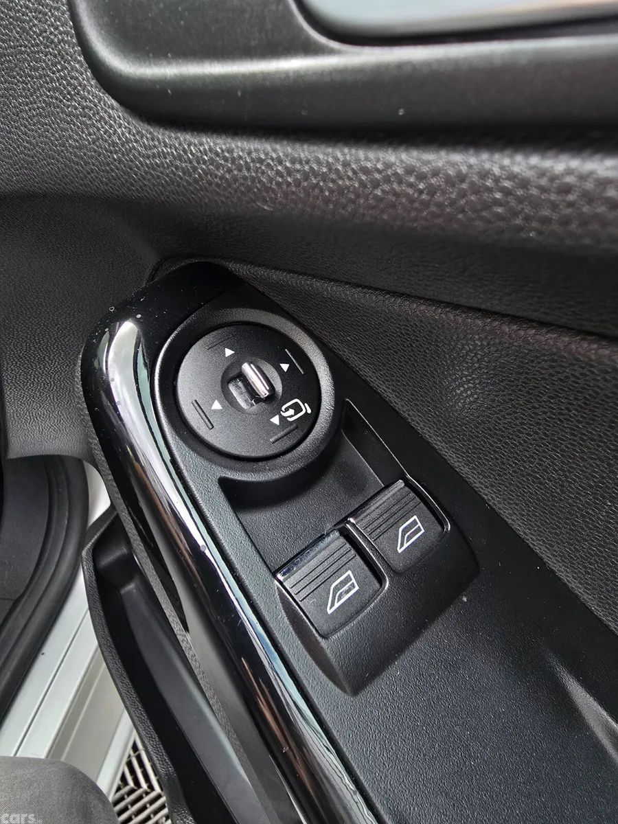 Ford Fiesta Hatchback, Petrol, 2014, Silver