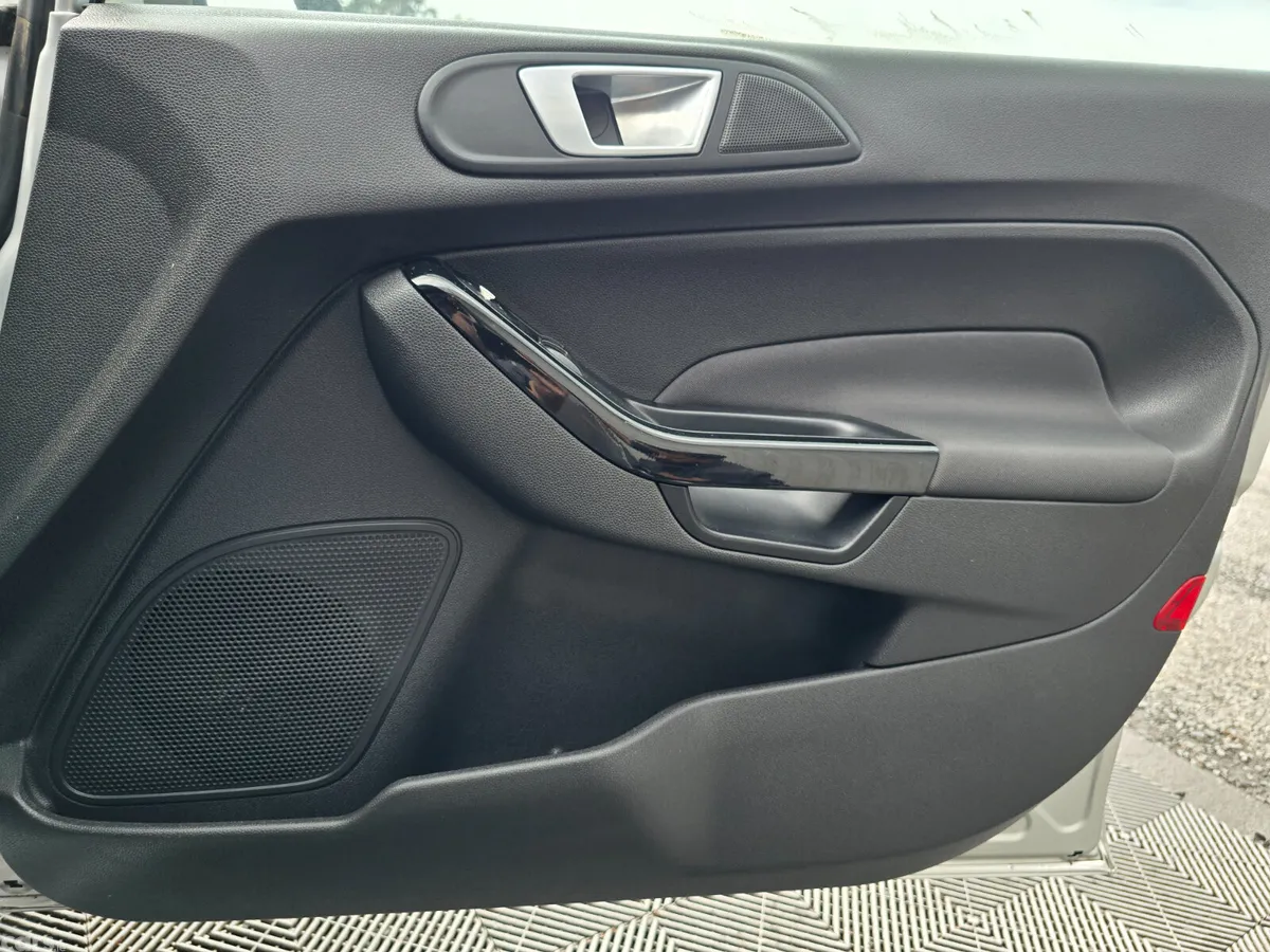 Ford Fiesta Hatchback, Petrol, 2014, Silver