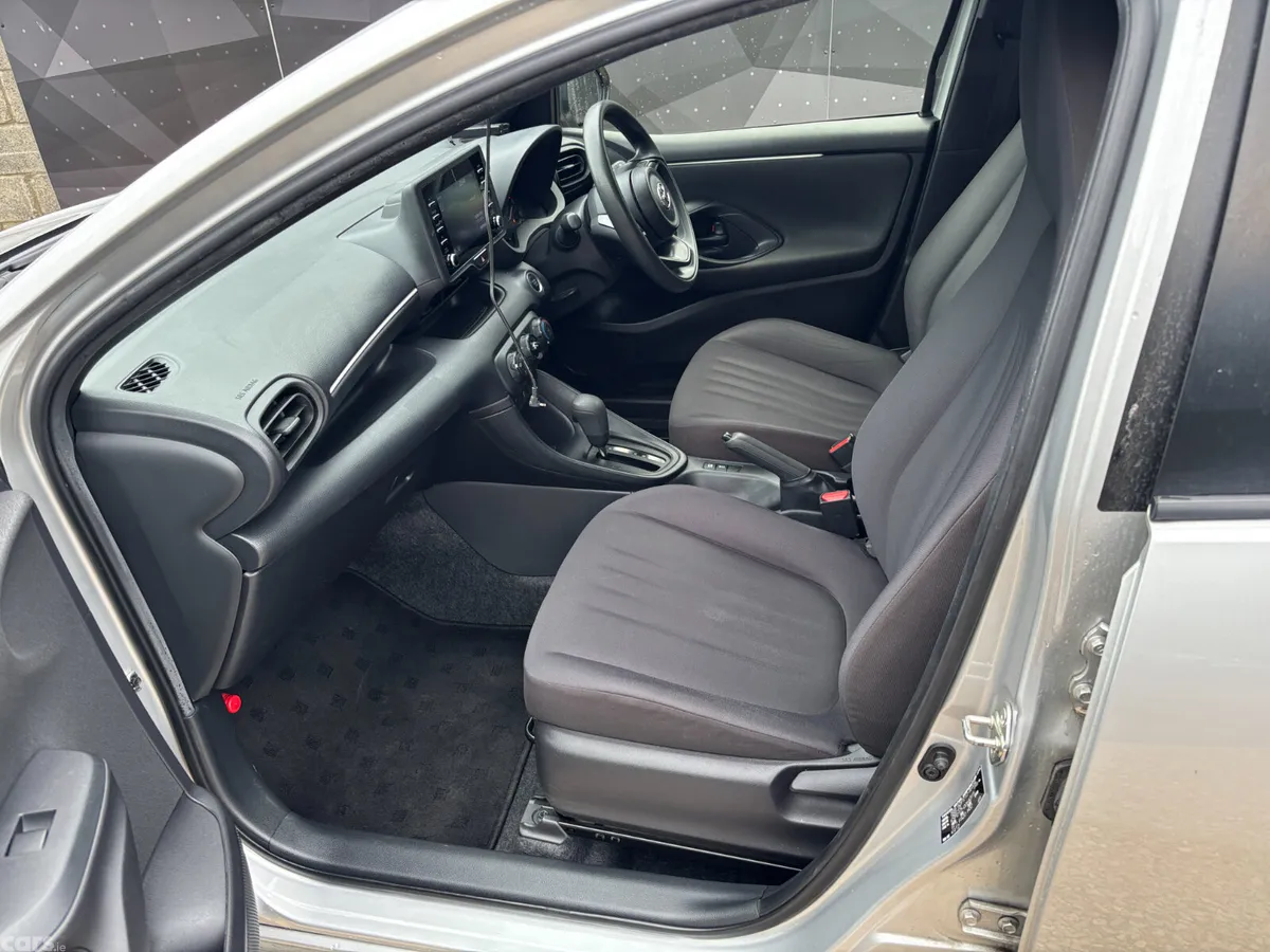 Toyota Yaris Hatchback, Petrol, 2022, Silver