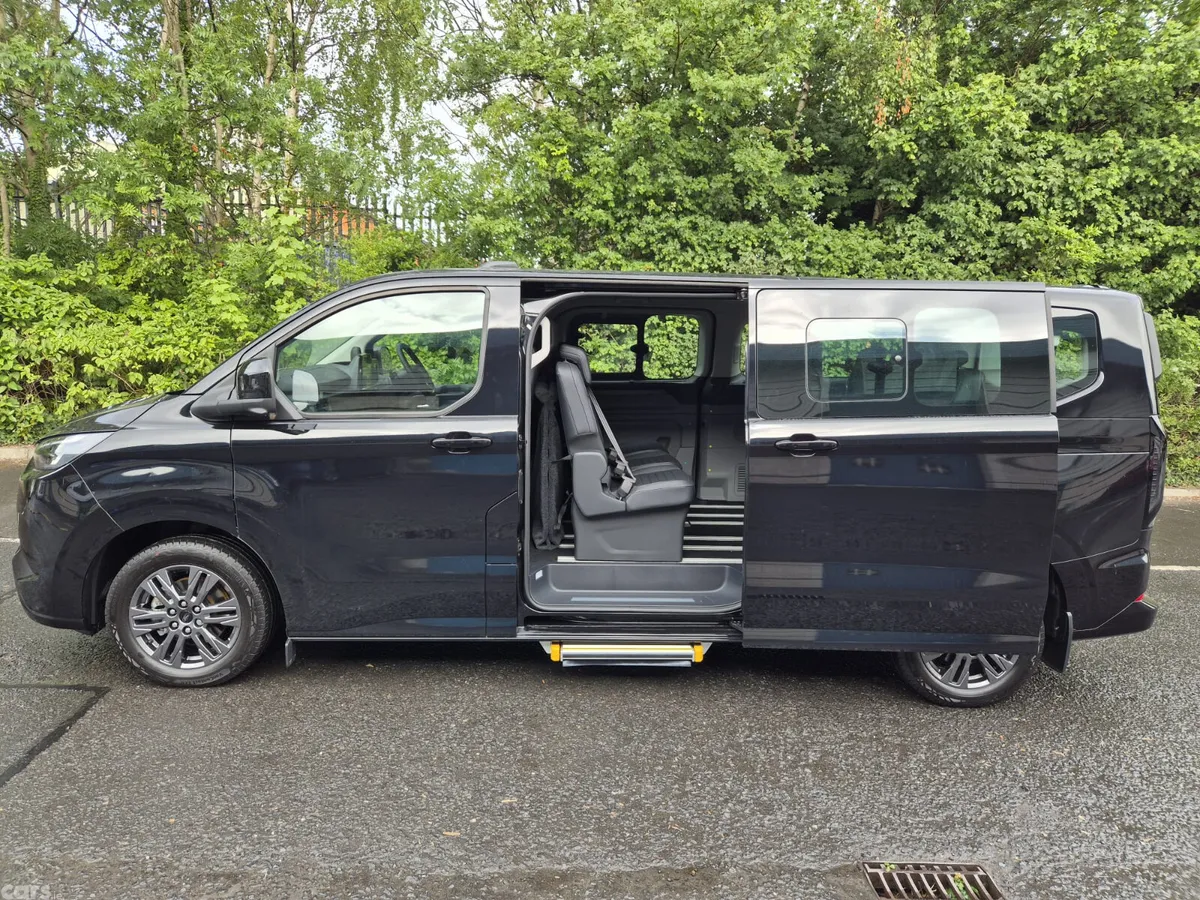 Ford Tourneo Custom Van, Petrol Plug-in Hybrid, 2026, Black