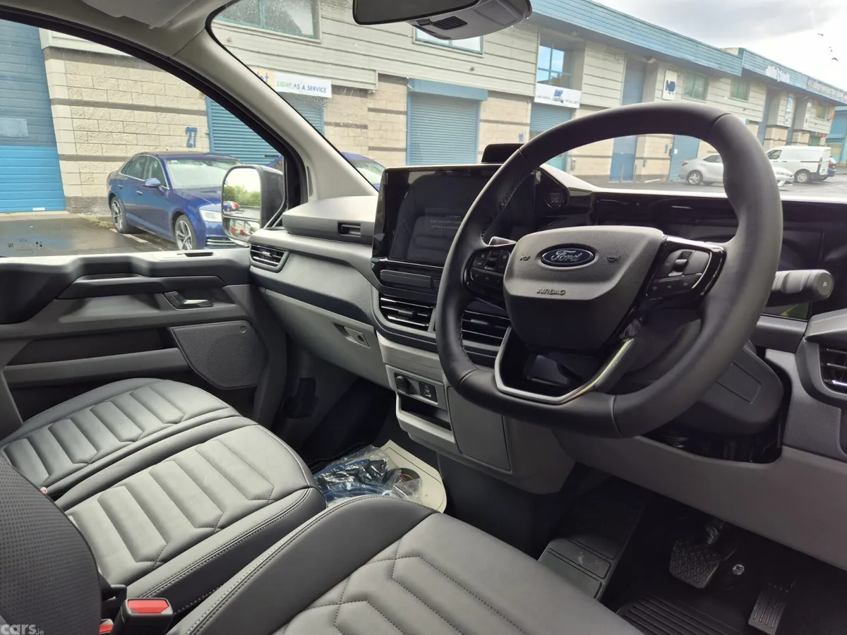 Ford Tourneo Custom Van, Petrol Plug-in Hybrid, 2026, Black