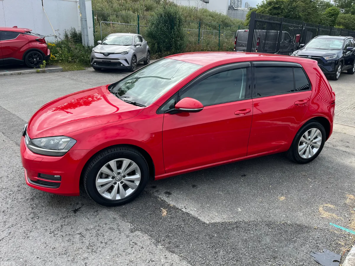 Volkswagen Golf Hatchback, Petrol, 2016, Red