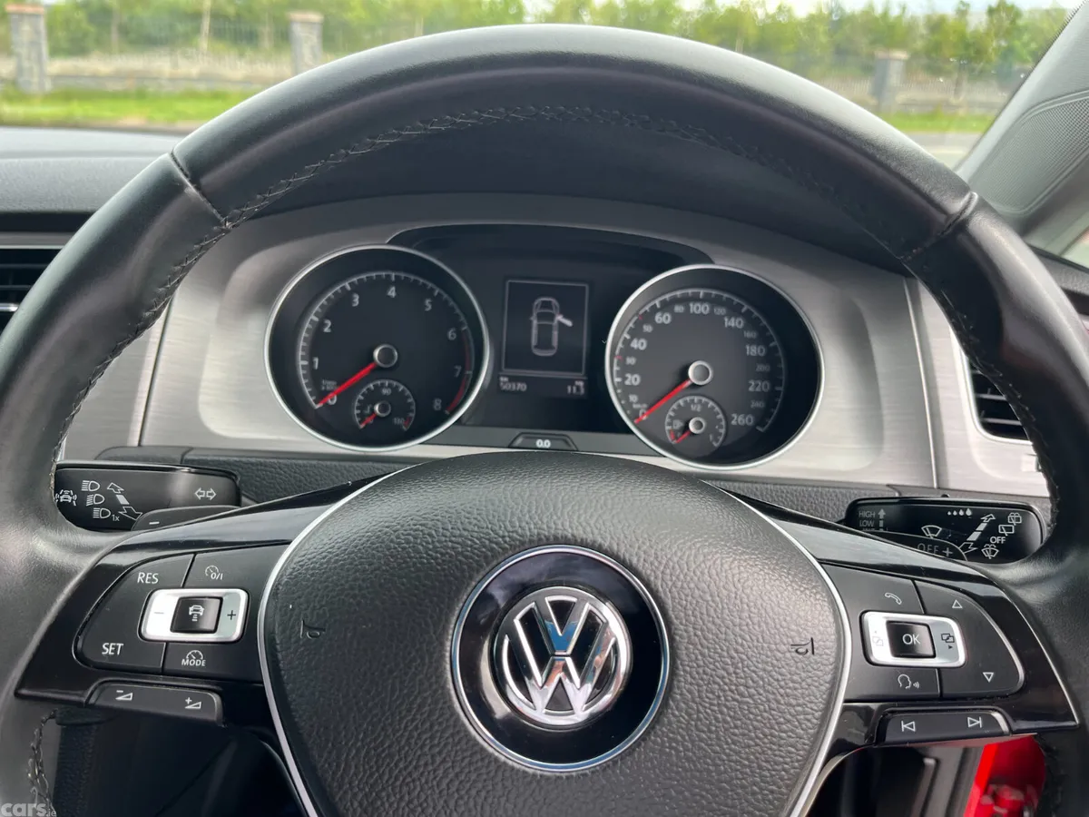 Volkswagen Golf Hatchback, Petrol, 2016, Red
