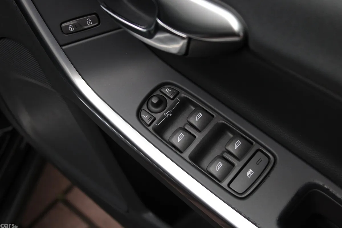 Volvo S60 Saloon, Diesel, 2019, Black
