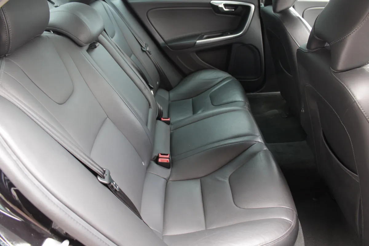 Volvo S60 Saloon, Diesel, 2019, Black