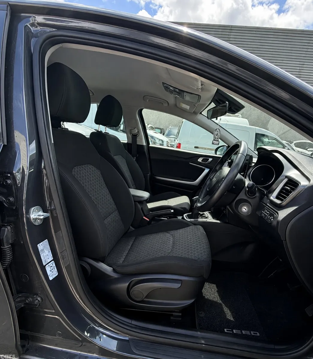 Kia Ceed Hatchback, Diesel Hybrid, 2023, Grey