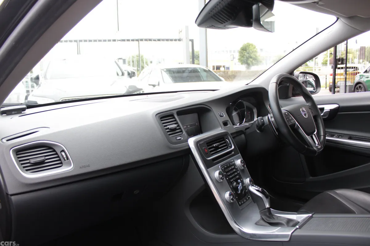 Volvo S60 Saloon, Diesel, 2019, Black