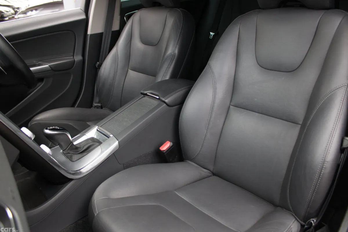 Volvo S60 Saloon, Diesel, 2019, Black