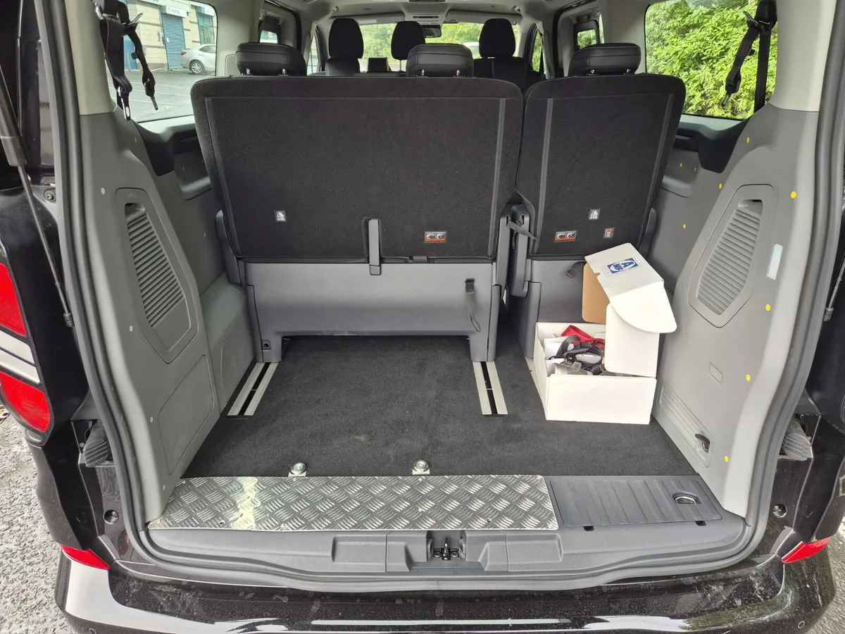 Ford Tourneo Custom Van, Petrol Plug-in Hybrid, 2026, Grey