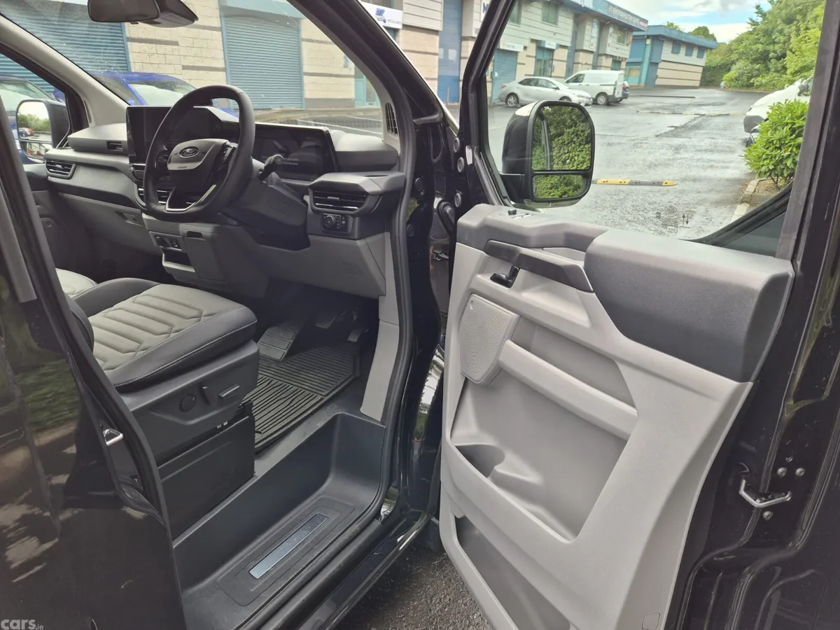 Ford Tourneo Custom Van, Petrol Plug-in Hybrid, 2026, Grey