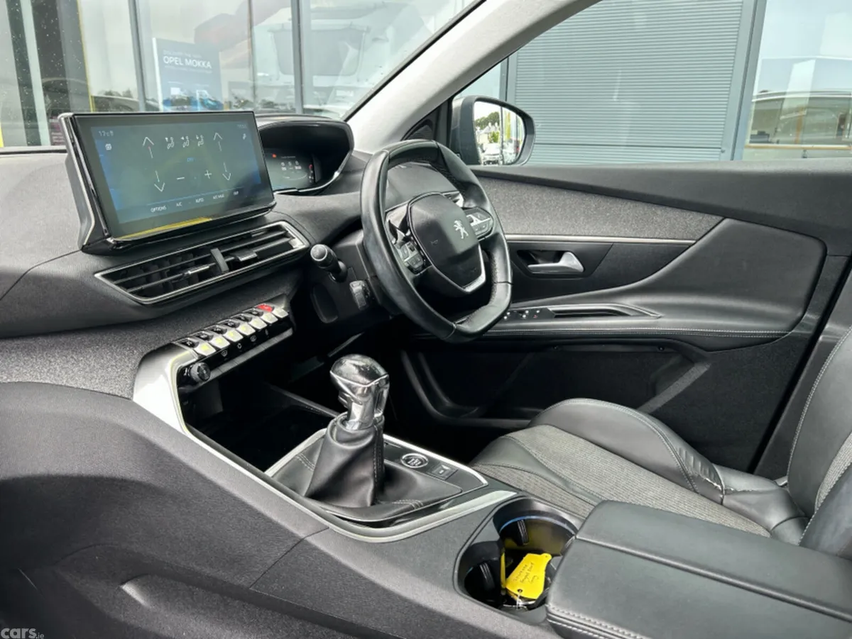 Peugeot 3008 MPV, Diesel, 2021, Grey