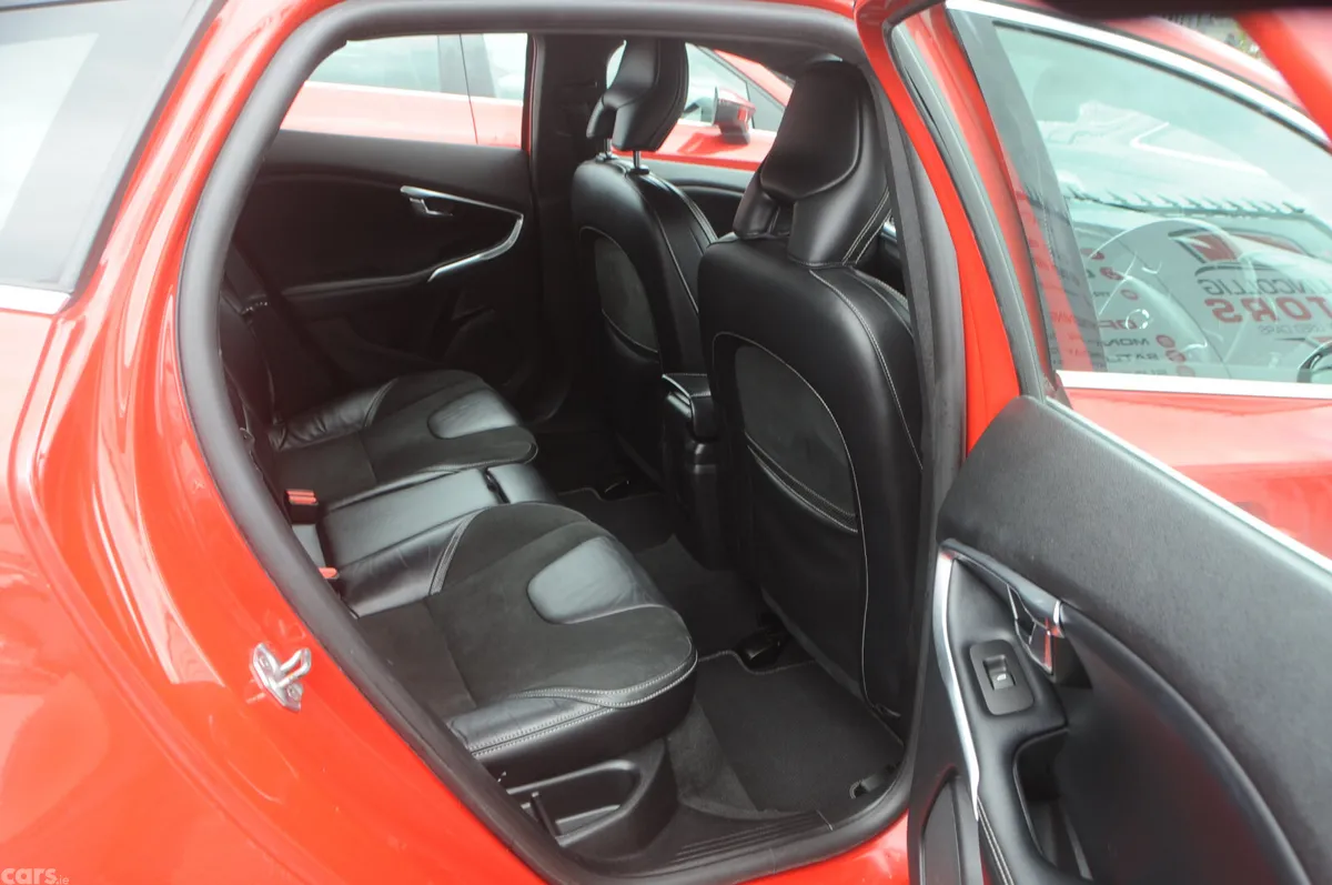 Volvo V40 Hatchback, Petrol, 2017, Red