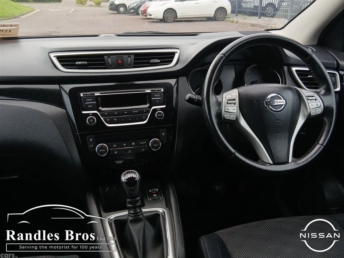 Nissan Qashqai Hatchback, Diesel, 2015, Silver